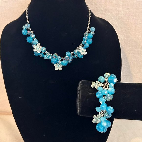 2pc. Silver tone Blue Beaded/Flower adjustable Necklace & Bracelet set - Picture 7 of 7